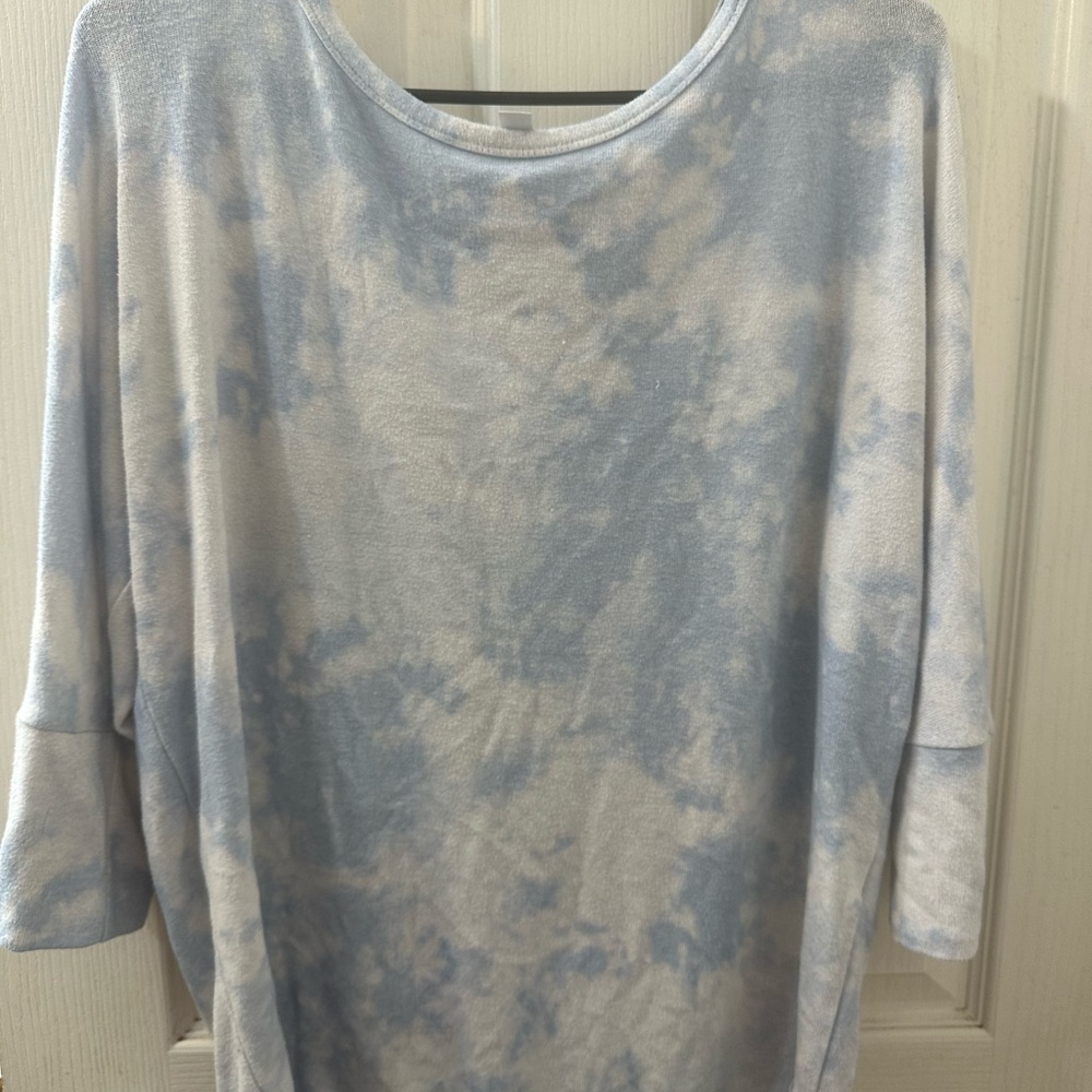 Market & Spruce Light Blue and White Top